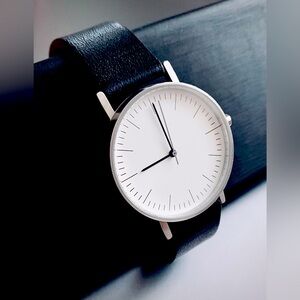 BIJOUONE B001 WATCH, GUNMETAL CASE, WHITE DIAL, LEATHER STRAP - BLACK